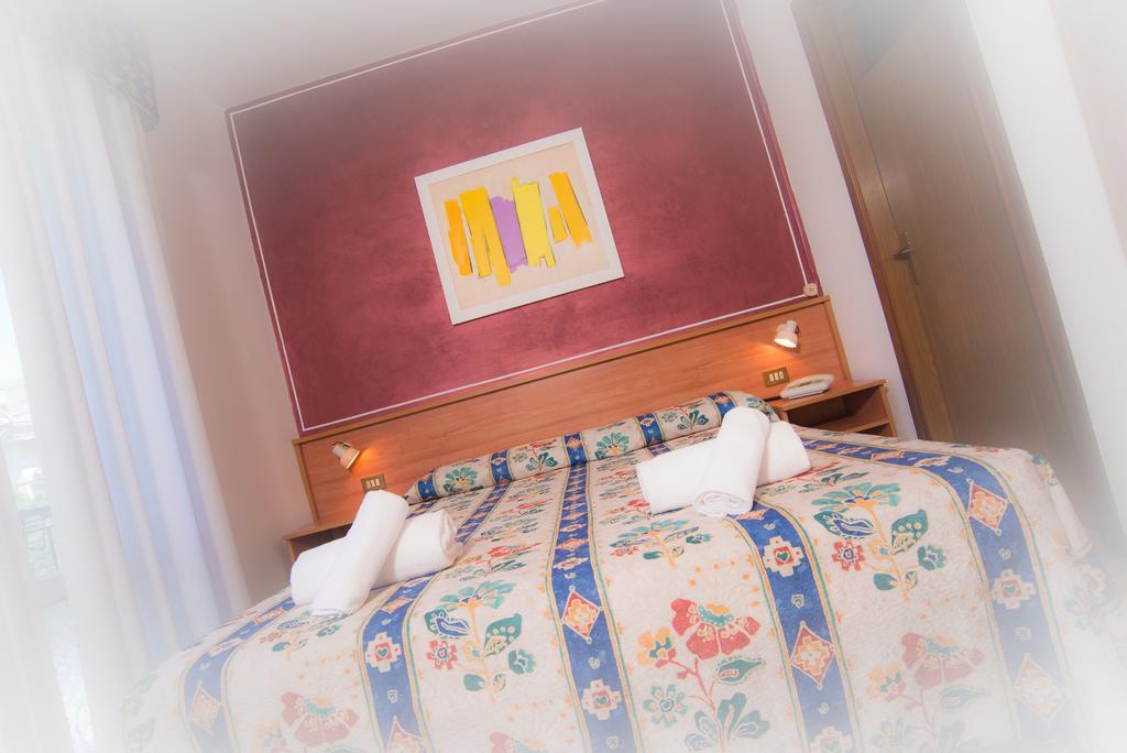 Hotel Azzorre Lido di Jesolo Zimmer foto
